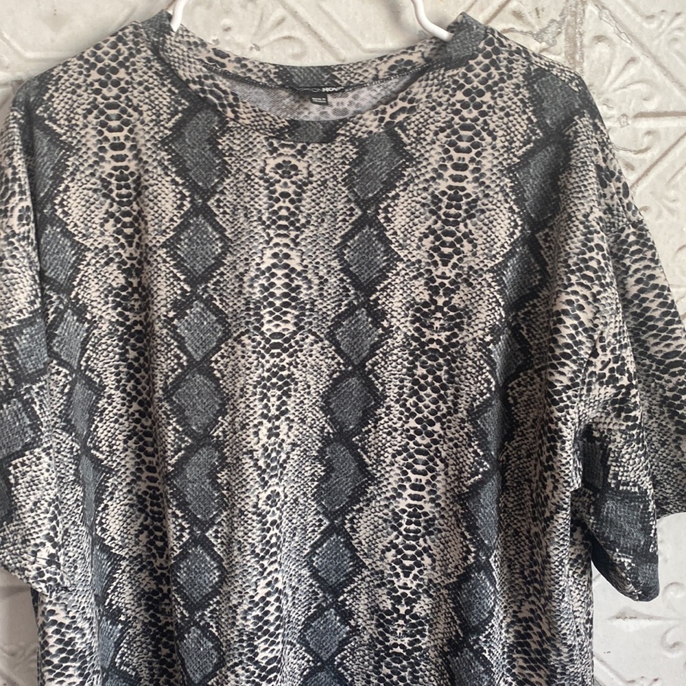Fashion Nova Snakeskin tee - Picture 2 of 5